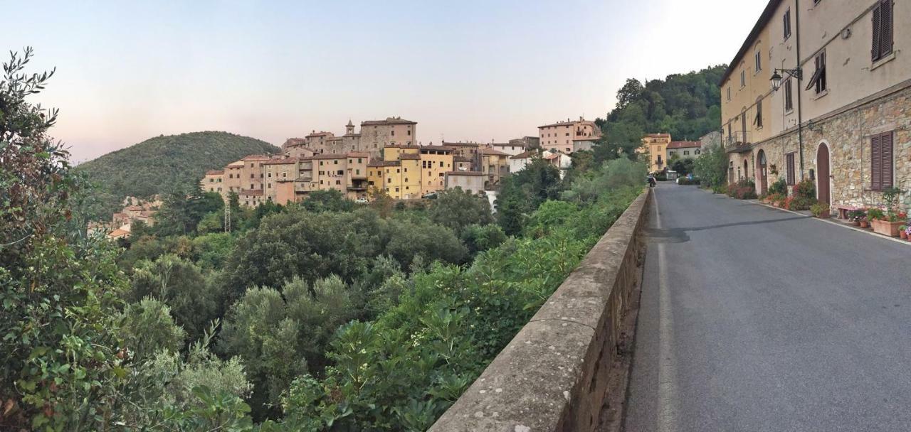 Le Dame Del Borgo Appartement Sassetta Buitenkant foto